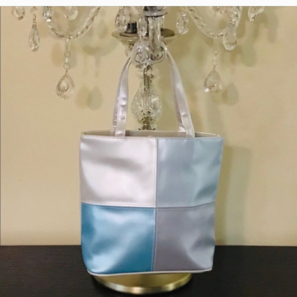 *NEW* ELEGANT MULTI-BLUES & PEARLY CREAM COLORED TOTE PURSE